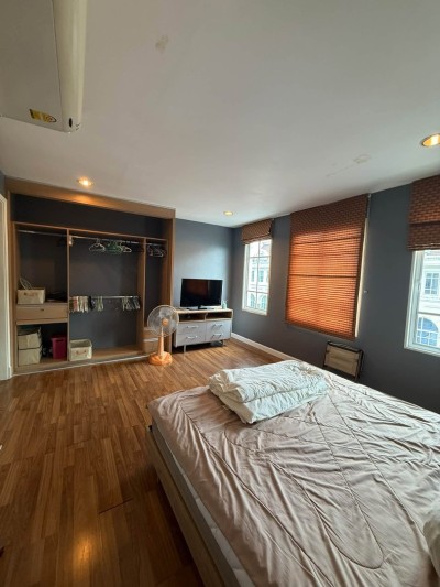 🔥Rent Now🔥 Plus City Park Rama 9-Hua Mak, near Ramkhamhaeng University. Fully furnished and ready to move in.