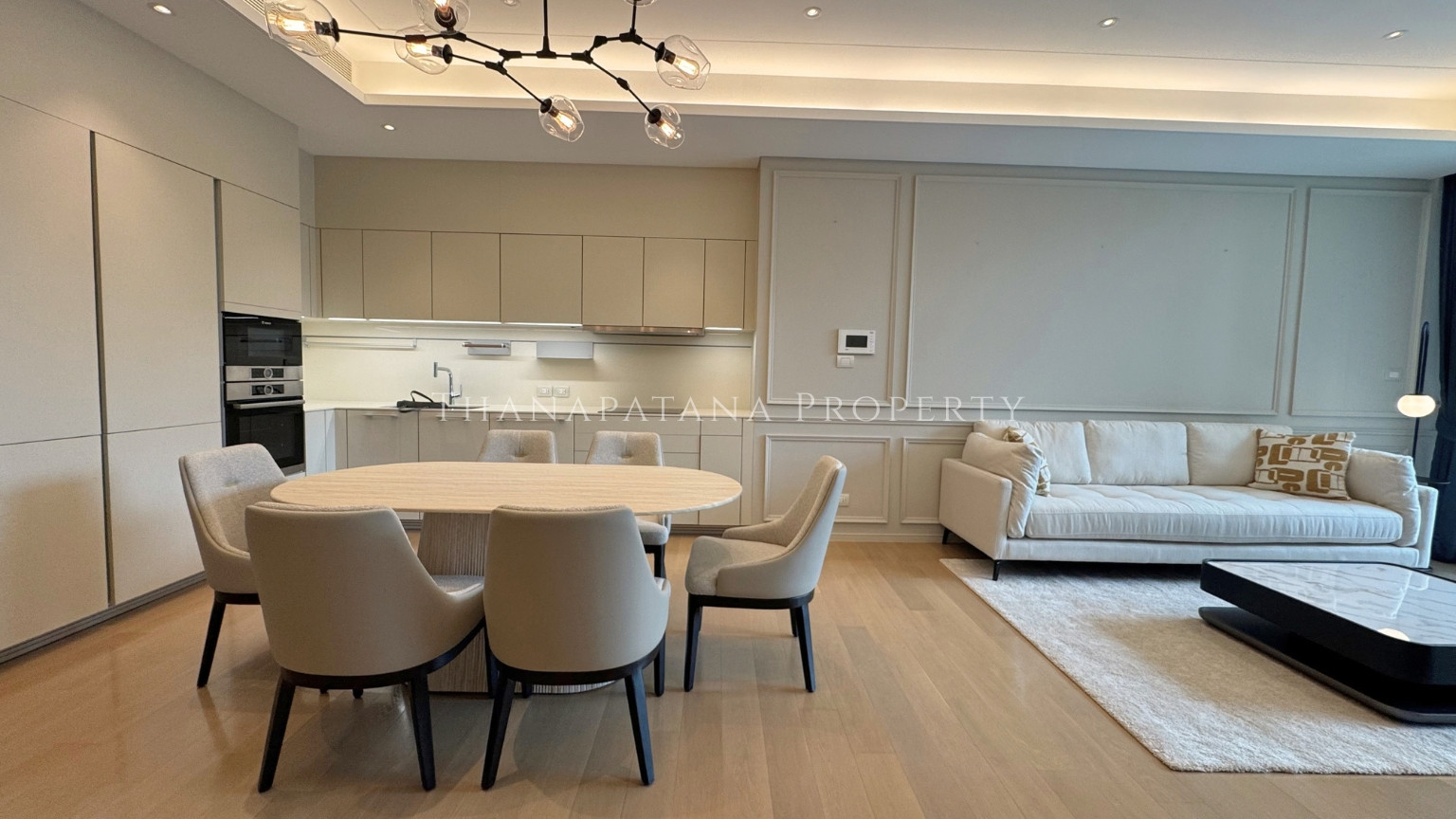บ้านสินธร 2 ห้องนอน 126 ตร.ม. ระเบียงใหญ่ ทิศตะวันออก | เช่า 210,000 | ขาย 31.5 ล้าน บ้านสินธร 2 ห้องนอน 126 ตร.ม. ระเบียงใหญ่ ทิศตะวันออก | เช่า 210,000 | ขาย 31.5 ล้าน
