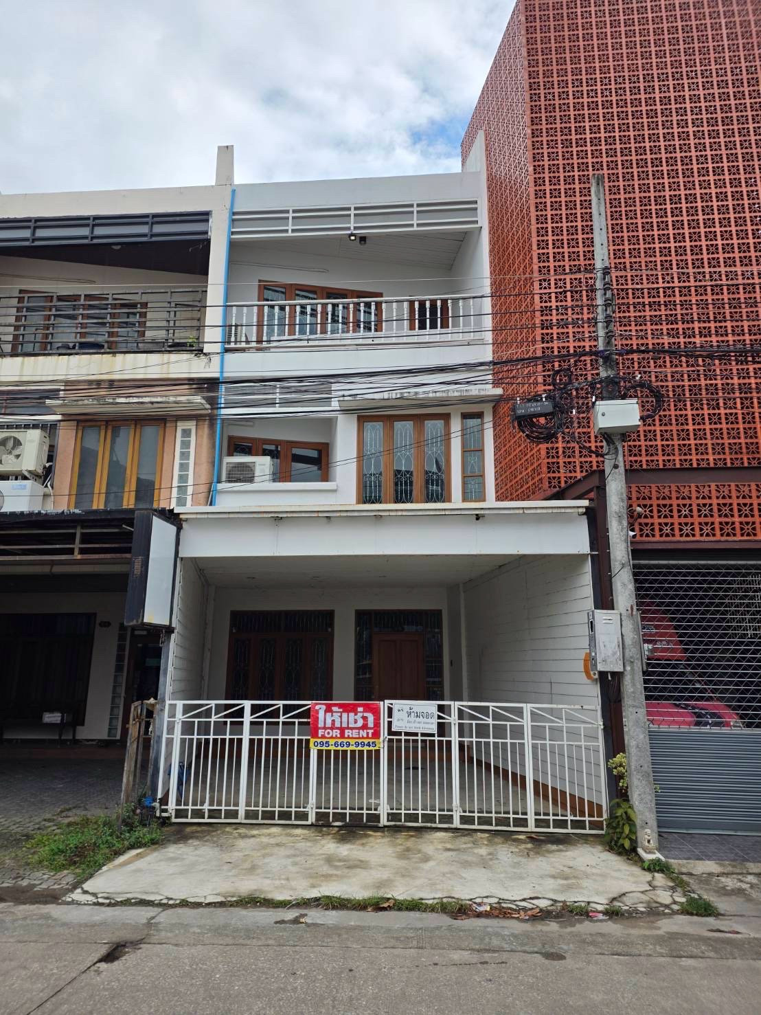 Nimman shophouse for rent Nimman shophouse for rent