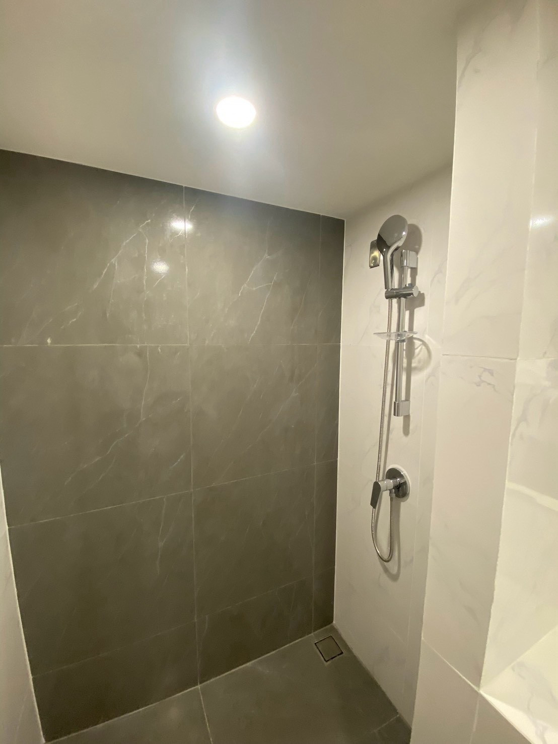 ห้อง High Ceiling 35 ตร.ม. | ห้องมุม | วิวแม่น้ำ | ติด BTS 0 เมตร | เลี้ยงสัตว์ได้ – รูปที่ 4