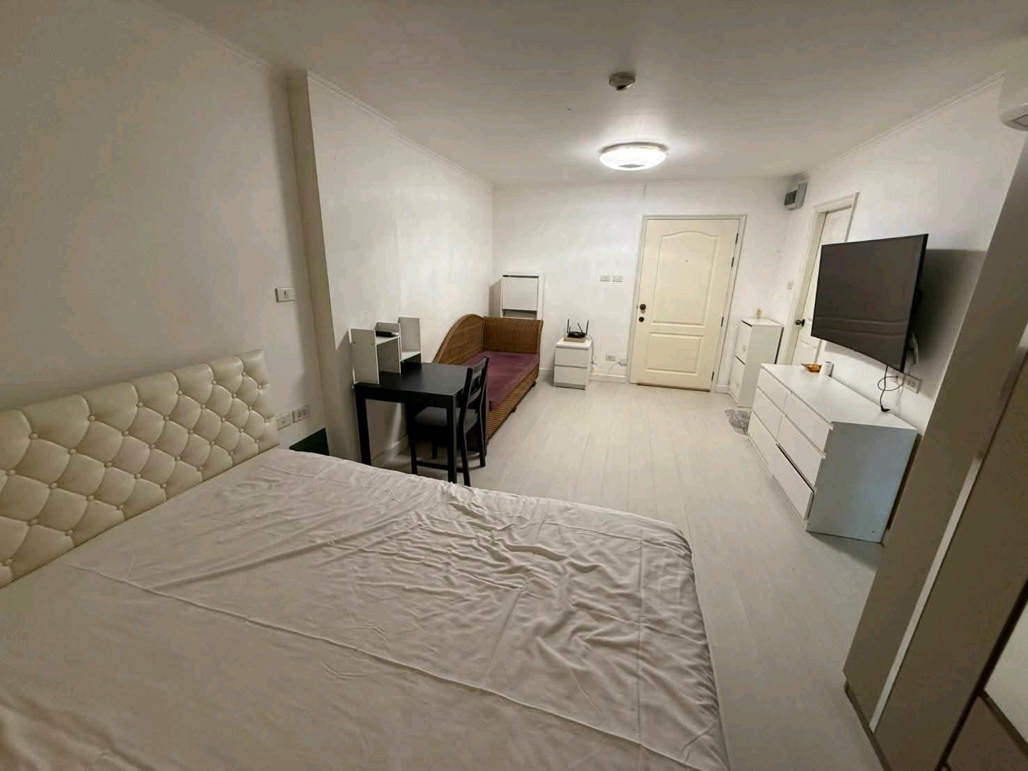 🏢Lumpini Place Narathiwas-Ratchanakarin ​🛏️ 1 bedroom ​🚿 1 bathroom ​📐 Area 27 sq m. ​💵 Rental price 11,000 baht/month with air conditioner + new washing machine, near Central Rama 3