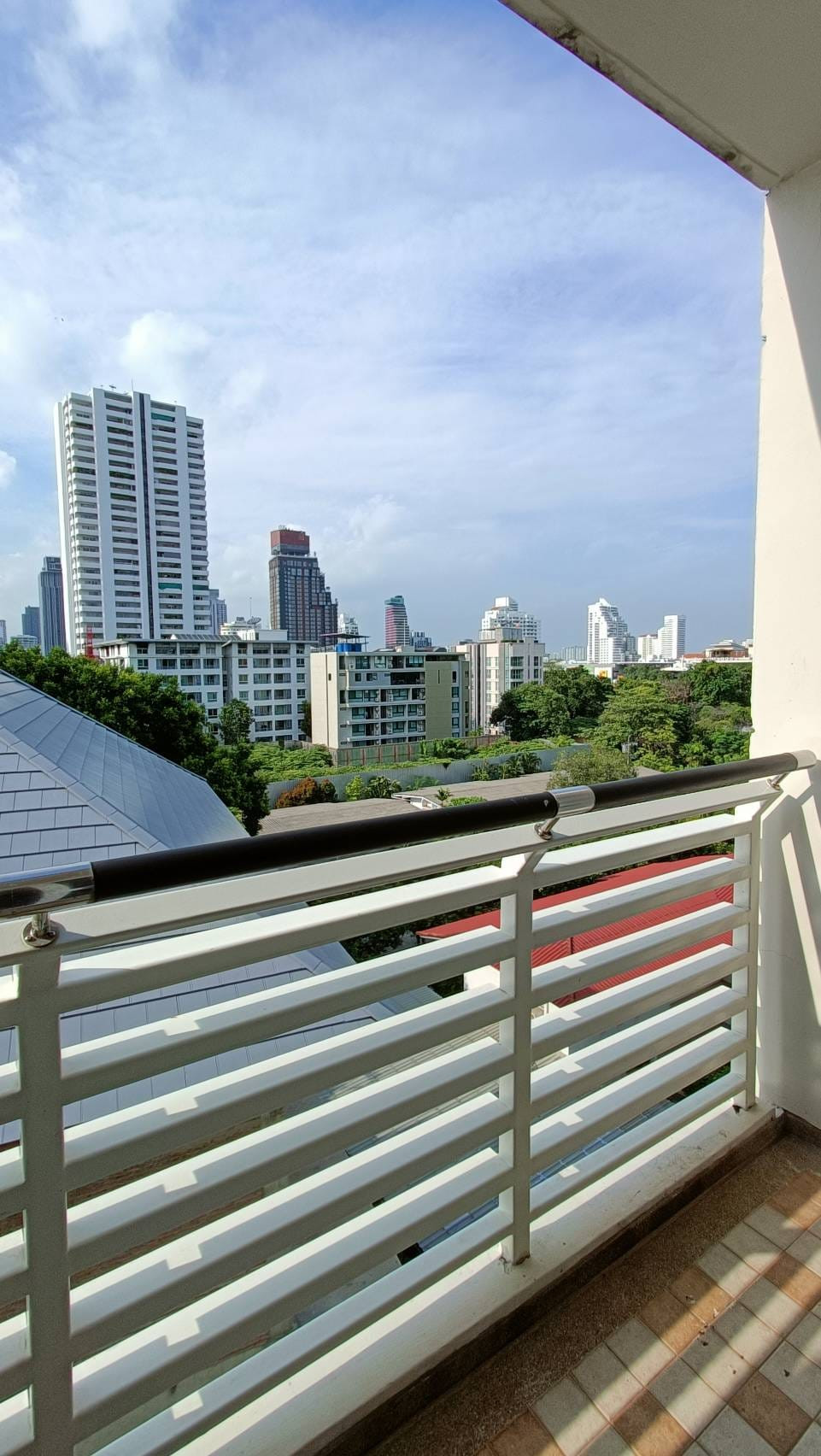 Large size condo in Ekkamai for sell, best price only 10 million Large size condo in Ekkamai for sell, best price only 10 million