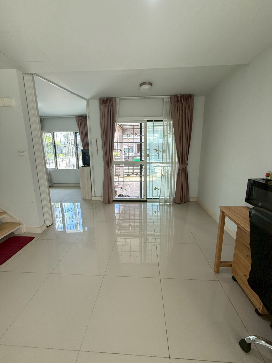 🏡 ปล่อยเช่าบ้านแฝดสไตล์โมเดิร์น ทำเลดี พร้อมอยู่ ใกล้รถไฟฟ้า!  โครงการอารียา โคโม่ วงแหวน-รามอินทรา |ค่าเช่าเพียง 20,000 บาท/เดือน ** บ้านว่าง 31 ตุลา 2569 – รูปที่ 3