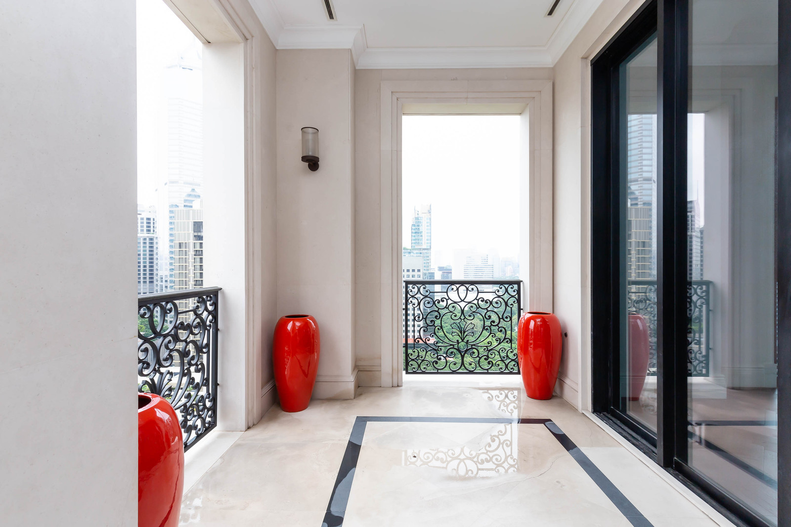98 WIRELESS — Super Luxury residence 2 bedrooms | 3 bathrooms | 121.04 sq m. | 15th floor | Partly decorated (Semi-Furnished)