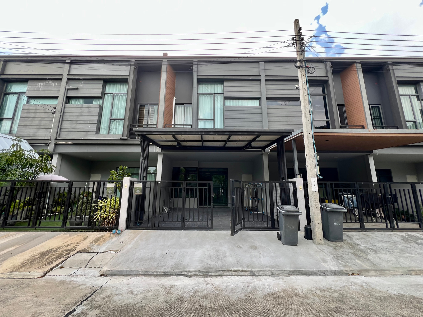 For Rent: 2-Storey Townhome at VERVE Rama 9 Fully Furnished & Ready to Move In | 2 Bedrooms | 2 Parking Spaces | Near International Schools & Suvarnabhumi Airport (There’s no flooding) For Rent: 2-Storey Townhome at VERVE Rama 9 Fully Furnished & Ready to Move In | 2 Bedrooms | 2 Parking Spaces | Near International Schools & Suvarnabhumi Airport (There’s no flooding)