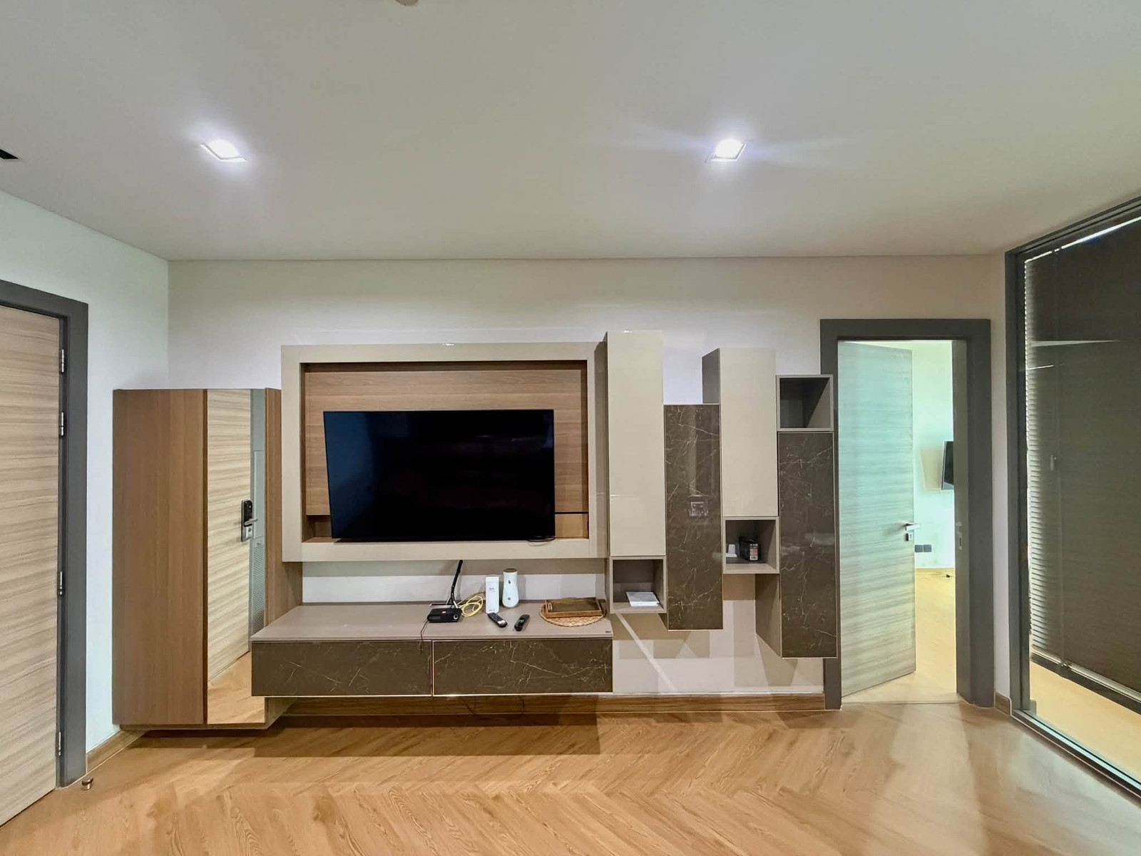 Condo for rent ready to move in ** Ready to move in ** 📌 THE ROOM Charoen Krung 30 (next to Bang Rak Central Post Office, opposite Icon Siam, there is a ferry) 🛏️ Room 1 Bed, size 55 sq m., 8th floor