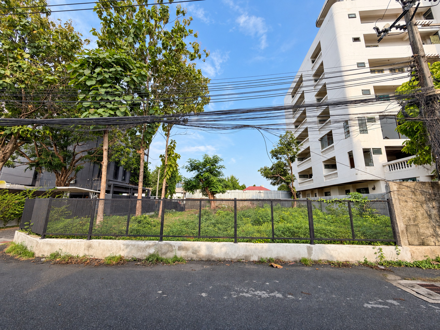 Corner plot of land for sale, 146 square wah, Pridi Banomyong 14, Intersection 3, Sukhumvit 71. – รูปที่ 3