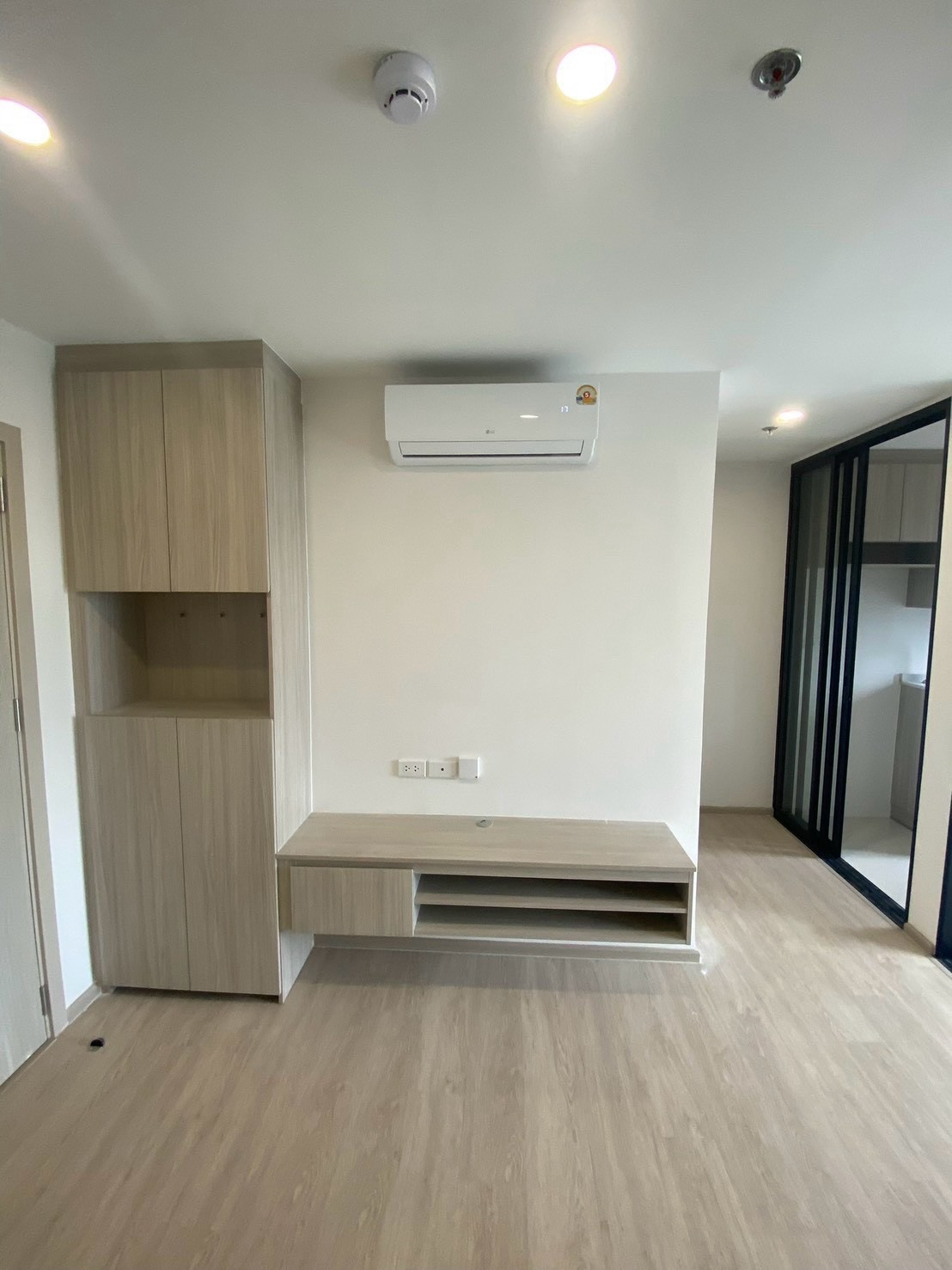 One-story room 27 sq m | River view | Next to BTS 0 meters | Pets allowed One-story room 27 sq m | River view | Next to BTS 0 meters | Pets allowed