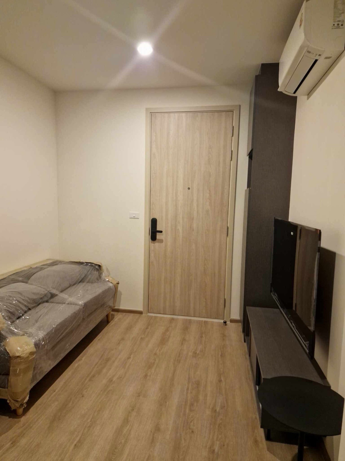 Condo for Rent: Nue District R9 - 1 Bed, 30.2 sqm (Building R, 11th Floor) Condo for Rent: Nue District R9 - 1 Bed, 30.2 sqm (Building R, 11th Floor)