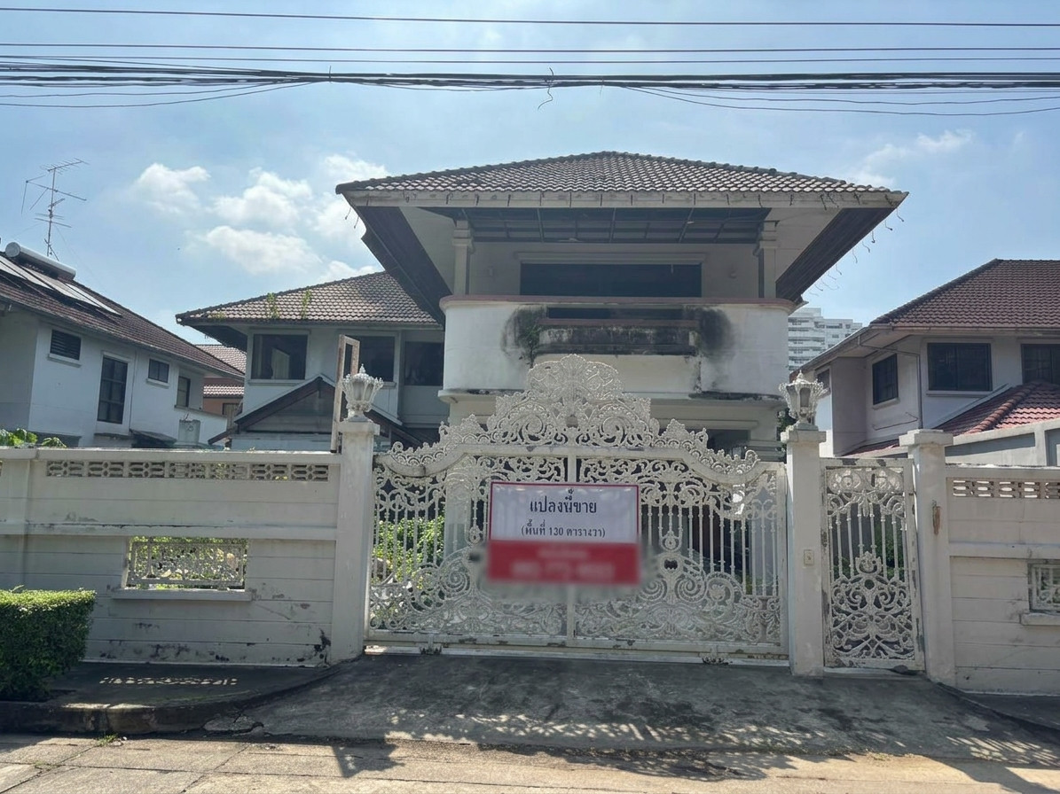 2-storey detached house for sale, house frame condition, suitable for people who want to renovate the entire house. 2-storey detached house for sale, house frame condition, suitable for people who want to renovate the entire house.