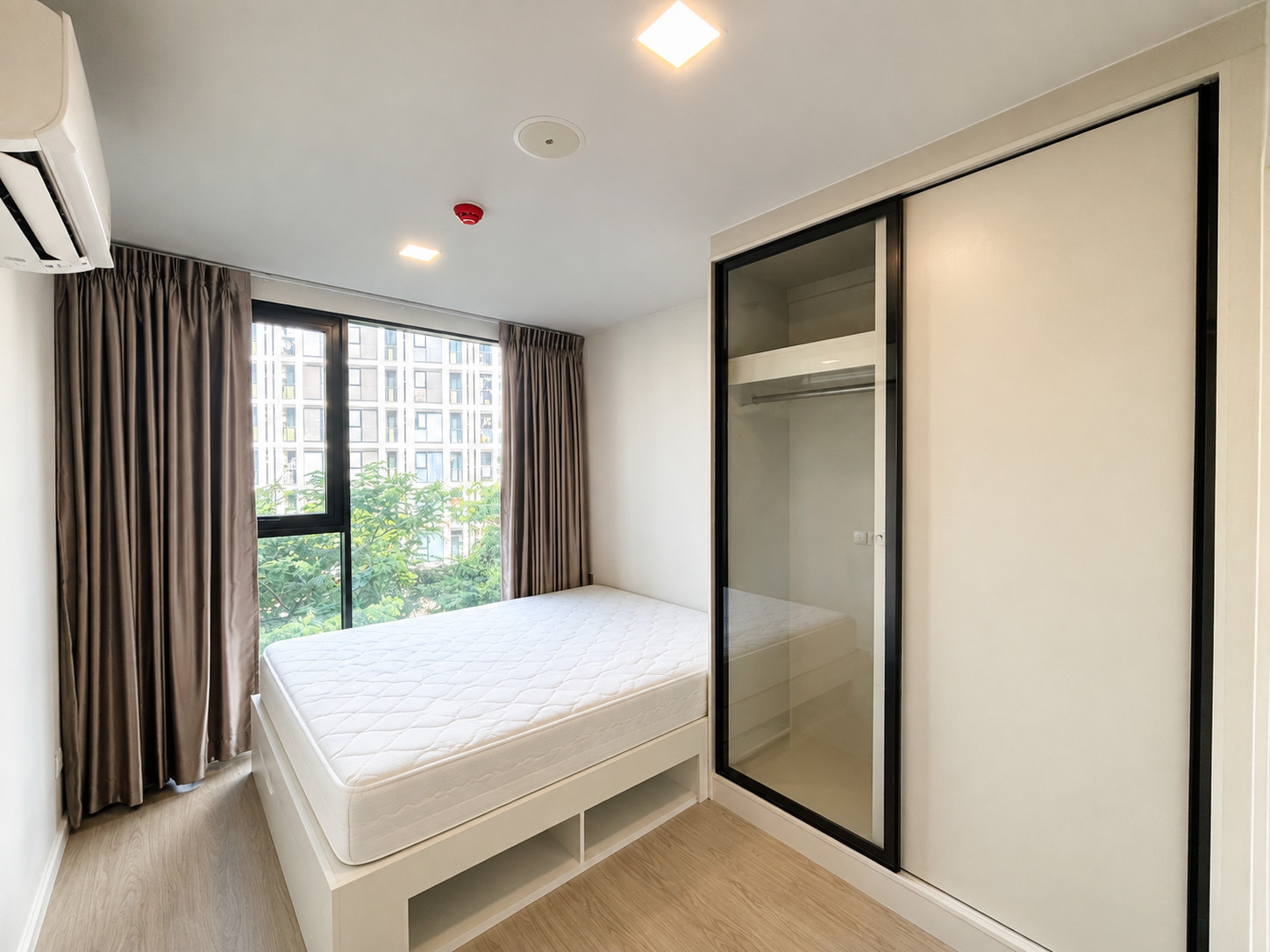 📍✨ Atmoz Oasis Onnut | For Rent 🏡✨ Modern condominium in the On Nut area, offering a peaceful resort-style atmosphere with beautiful garden and swimming pool views. Conveniently located just around 450 meters from MRT Yellow Line – Sri Nut Station, wit – รูปที่ 3