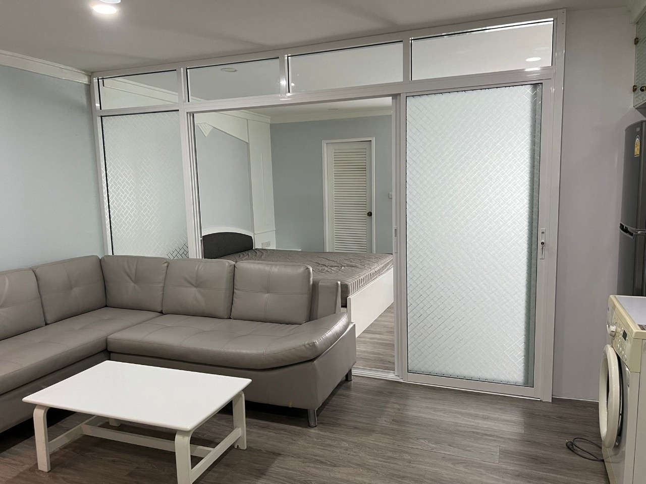 Pet friendly back into stock ^^, walkable to BTS Thonglor with 40 sqm. located on 8th floor only 25k!!!! @ 49 Suites. – รูปที่ 2