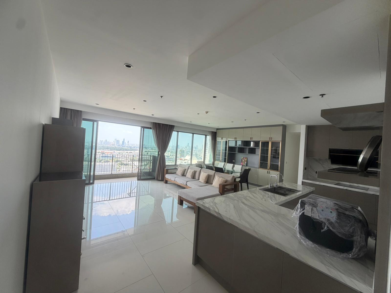 🔥 Amazing Price! The Emporio Place 3 Bed 4 Bath 165 sqm 100,000 Call 0968623850 🔥 🔥 Amazing Price! The Emporio Place 3 Bed 4 Bath 165 sqm 100,000 Call 0968623850 🔥
