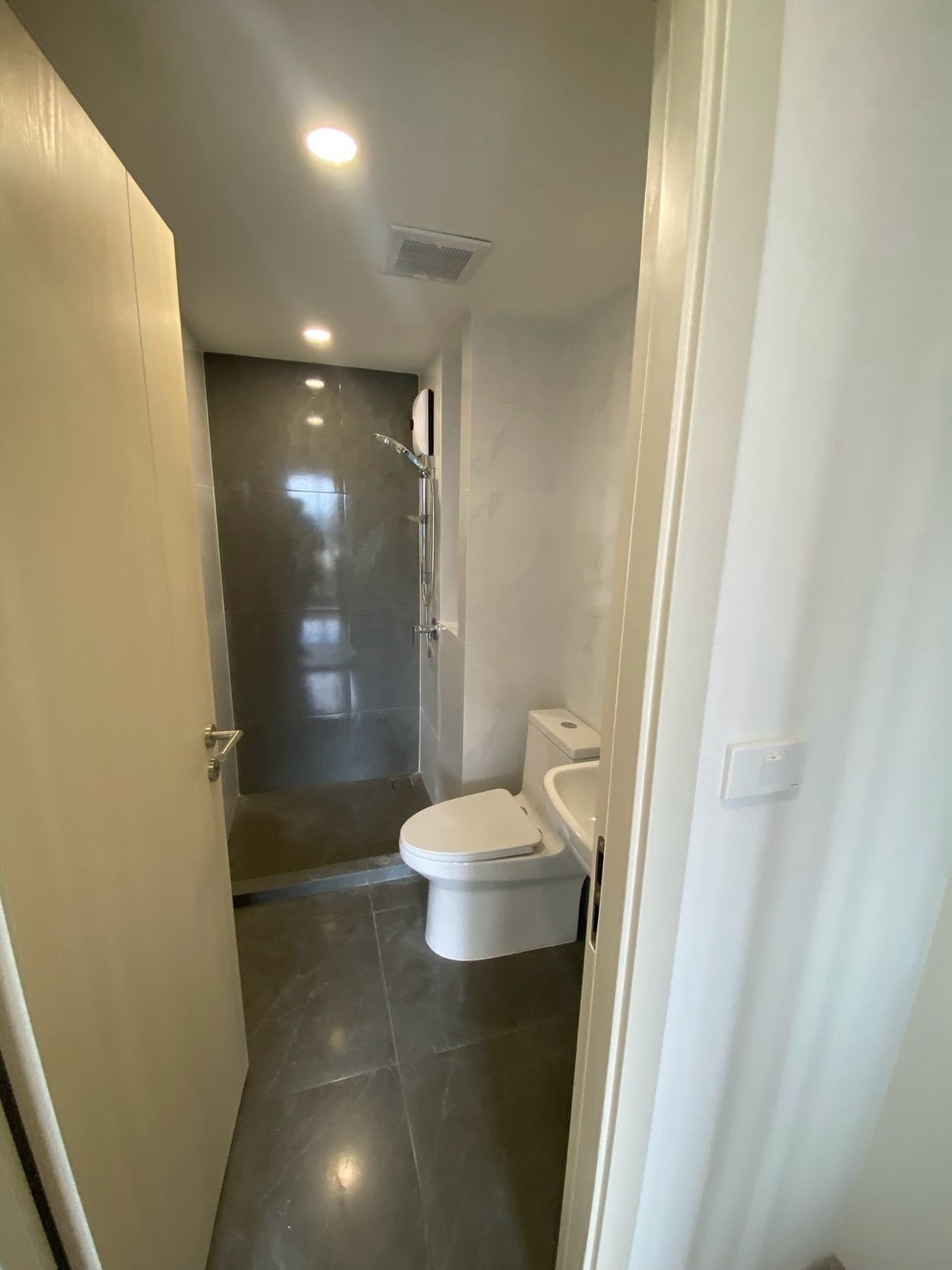 ห้องชั้นเดียว 27 ตร.ม. | วิวแม่น้ำ | ติด BTS 0 เมตร | เลี้ยงสัตว์ได้ – รูปที่ 4