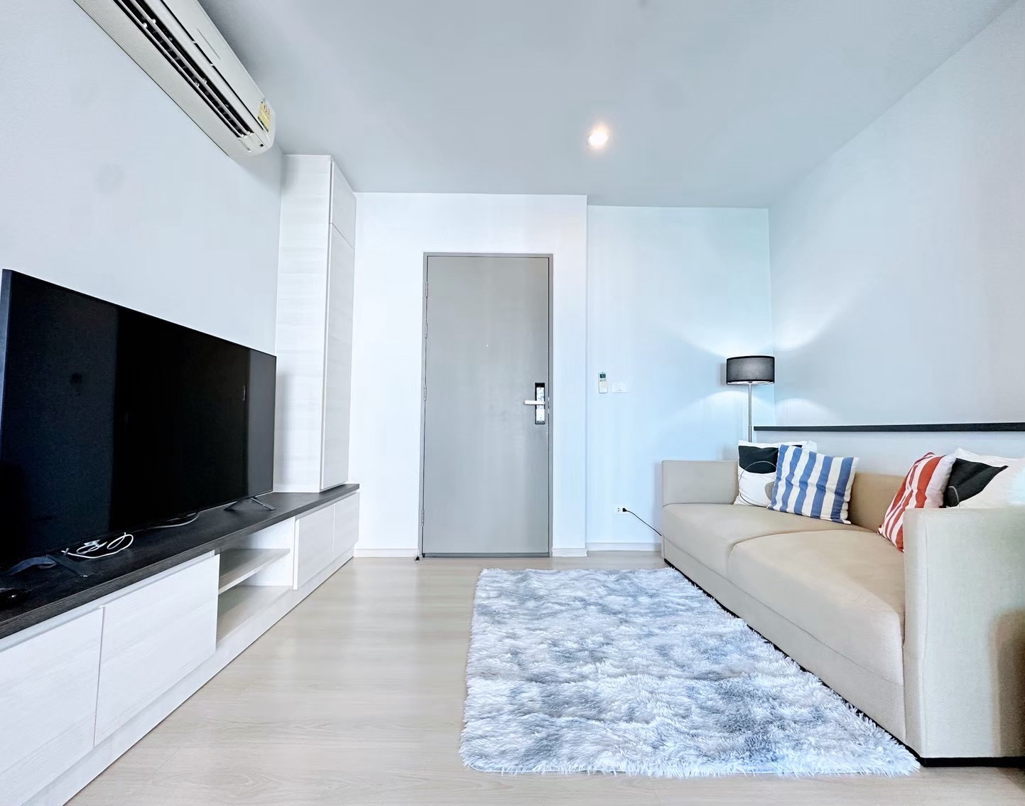 ให้เช่า Life ratchadapisek Condo 16,000/ 40 ตรม ให้เช่า Life ratchadapisek Condo 16,000/ 40 ตรม