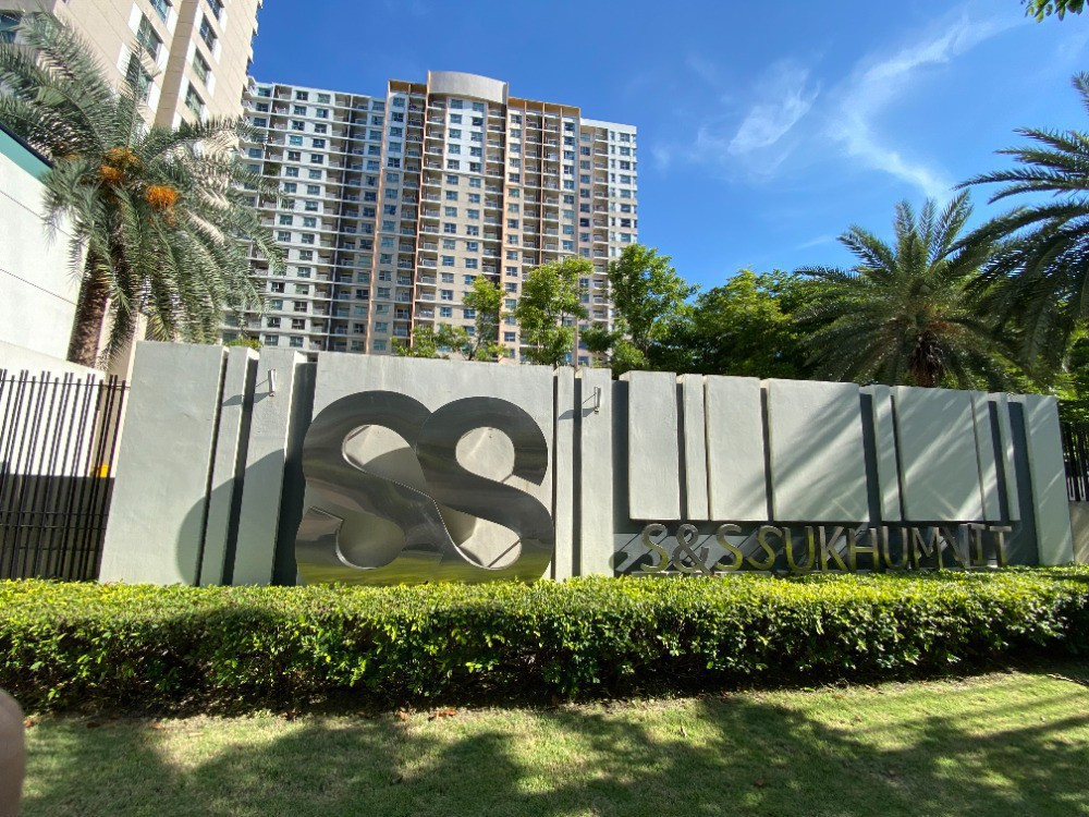 Ready to move in  sells/rents Condo S&S Sukhumvit 101/1, fully furnished. You can drag your bags in and move in.