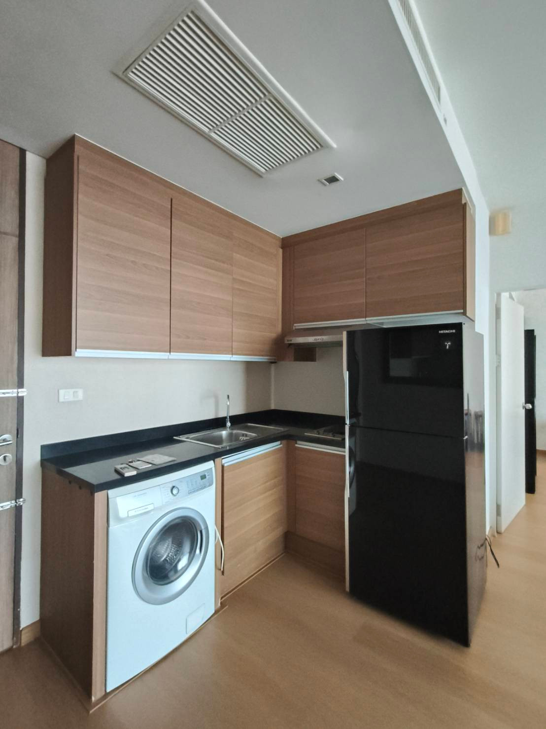 For RENT Noble SOLO Thonglor Condo !!! A Spacious one Bed Room 51.23sq.m with New Kingsize Mattress, Sofa and Re-flooring. – รูปที่ 3