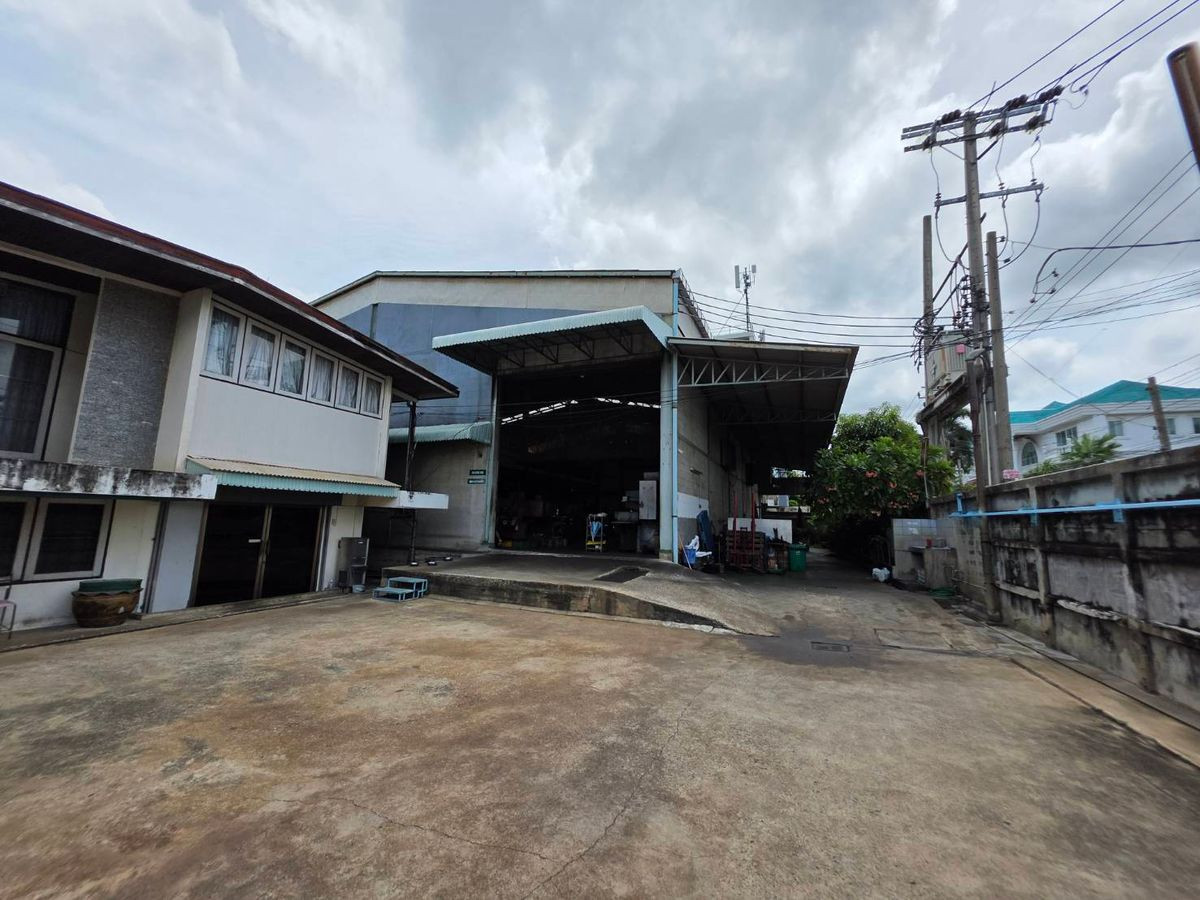 ขายโกดังขนาดใหญ่ พร้อมบ้านเดี่ยว ซ.วชิรธรรมสาธิต 18 บางนา ทำเลศักยภาพ ใกล้ BTS อุดมสุข  