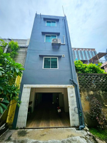 MRT TaoPoon 380m 4 story Commercial building Shophouse with rooftop terrace 4 bed 4 bath 13 sq.wa. land and 263 sq.m. 300m. from Gateway MRT TaoPoon 380m 4 story Commercial building Shophouse with rooftop terrace 4 bed 4 bath 13 sq.wa. land and 263 sq.m. 300m. from Gateway