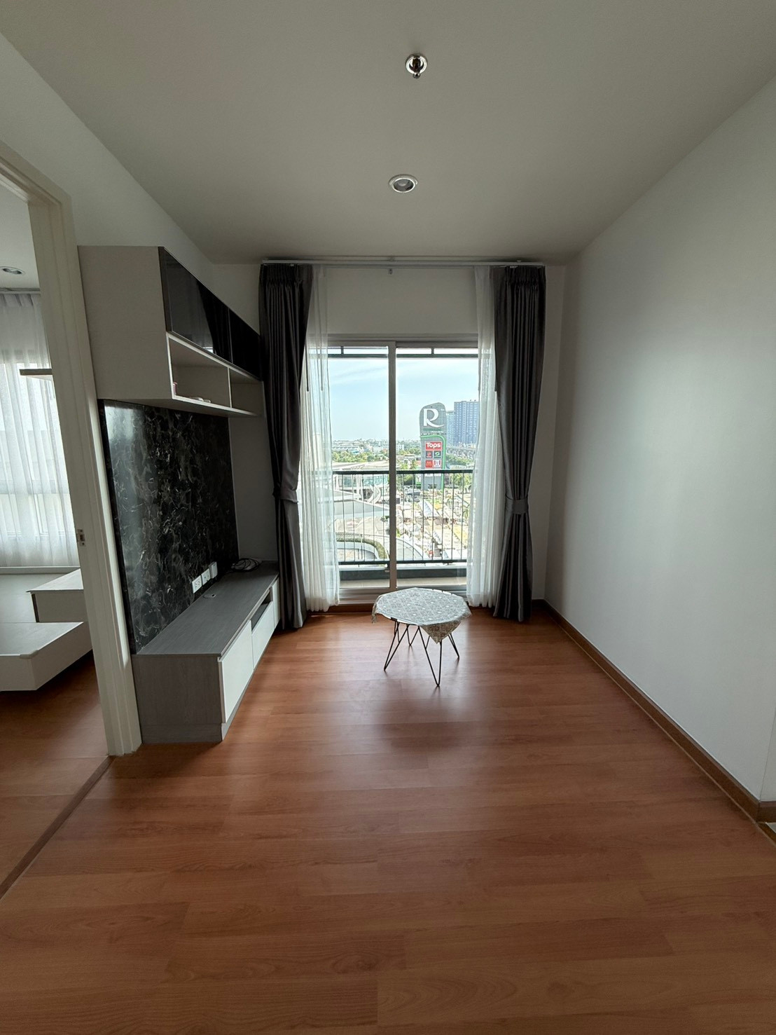 Cheap condo for sale, 2 bedrooms, next to BTS Phraeksa 0 meters, left next to Robinson, right next to BlackMarket. Cheap condo for sale, 2 bedrooms, next to BTS Phraeksa 0 meters, left next to Robinson, right next to BlackMarket.
