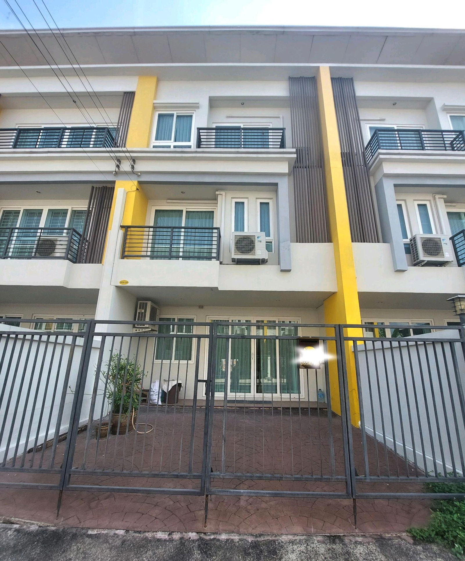 For rent: 3-story townhome 27 sq m., on Lat Krabang Road, near Suvarnabhumi Airport, only 1 kilometer. For rent: 3-story townhome 27 sq m., on Lat Krabang Road, near Suvarnabhumi Airport, only 1 kilometer.