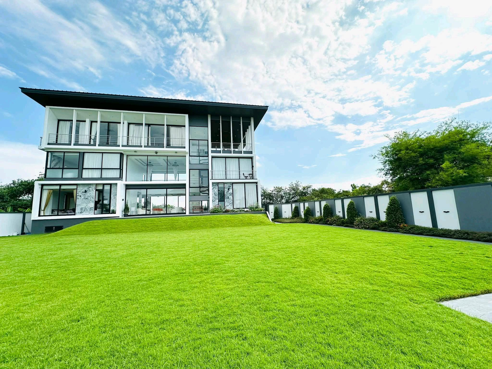 🏡 For rent 𝗟𝗨𝗫𝗨𝗥𝗬 𝗣𝗥𝗜𝗩𝗔𝗧𝗘 𝗥𝗘𝗦𝗜𝗗𝗘𝗡𝗖𝗘 | Don Mueang | 8 bedrooms | Land 373.7 Sq m | near Harrow International School ✨ 🏡 For rent 𝗟𝗨𝗫𝗨𝗥𝗬 𝗣𝗥𝗜𝗩𝗔𝗧𝗘 𝗥𝗘𝗦𝗜𝗗𝗘𝗡𝗖𝗘 | Don Mueang | 8 bedrooms | Land 373.7 Sq m | near Harrow International School ✨