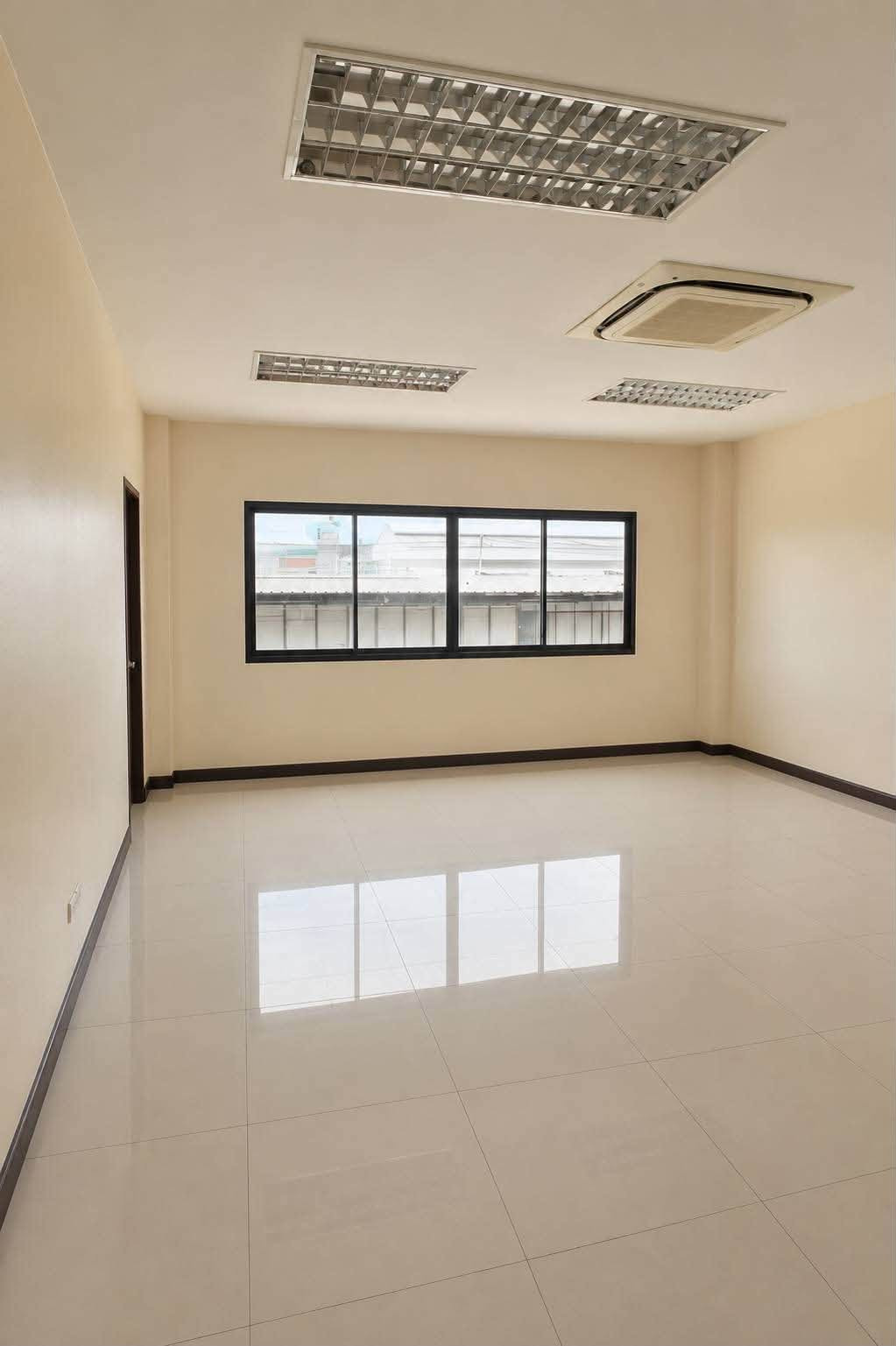Office ให้เช่า 302 ตารางเมตร บางขุนเทียน ทำเลติดถนน พร้อมเข้าอยู่ ราคาเพียง 50,000 ต่อเดือน – รูปที่ 2