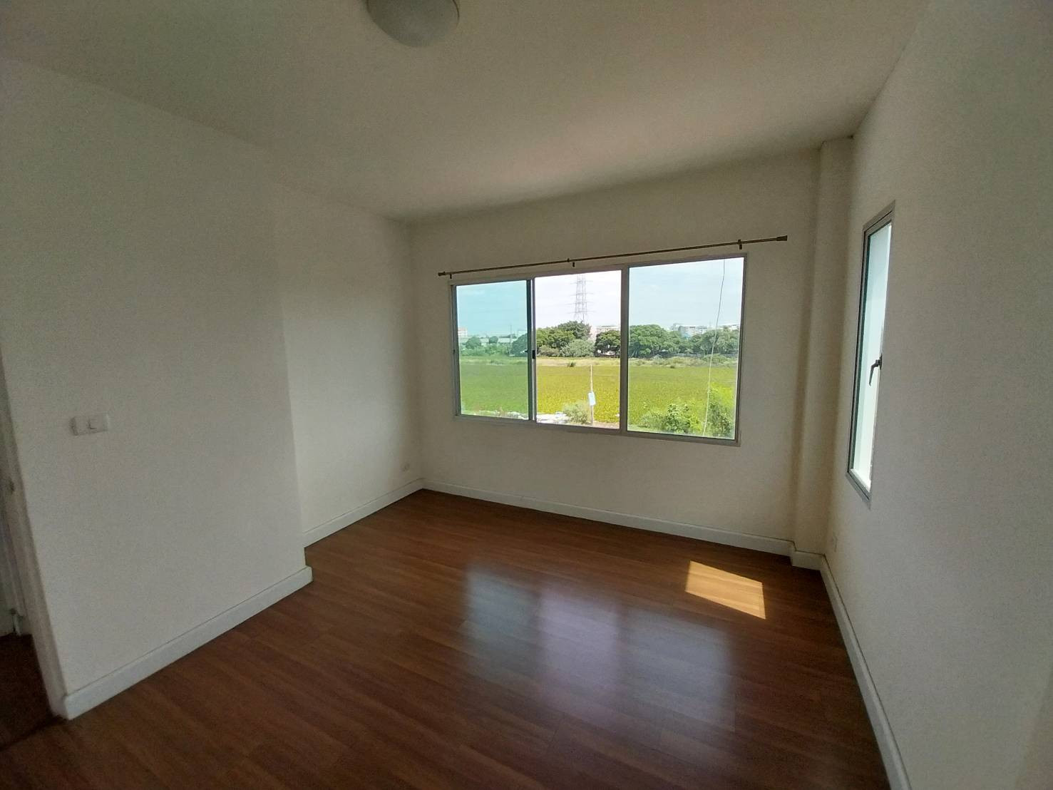 Townhome for sale, Town Plus Thepharak, 3 floors, corner unit, open view, good location, convenient travel. – รูปที่ 4