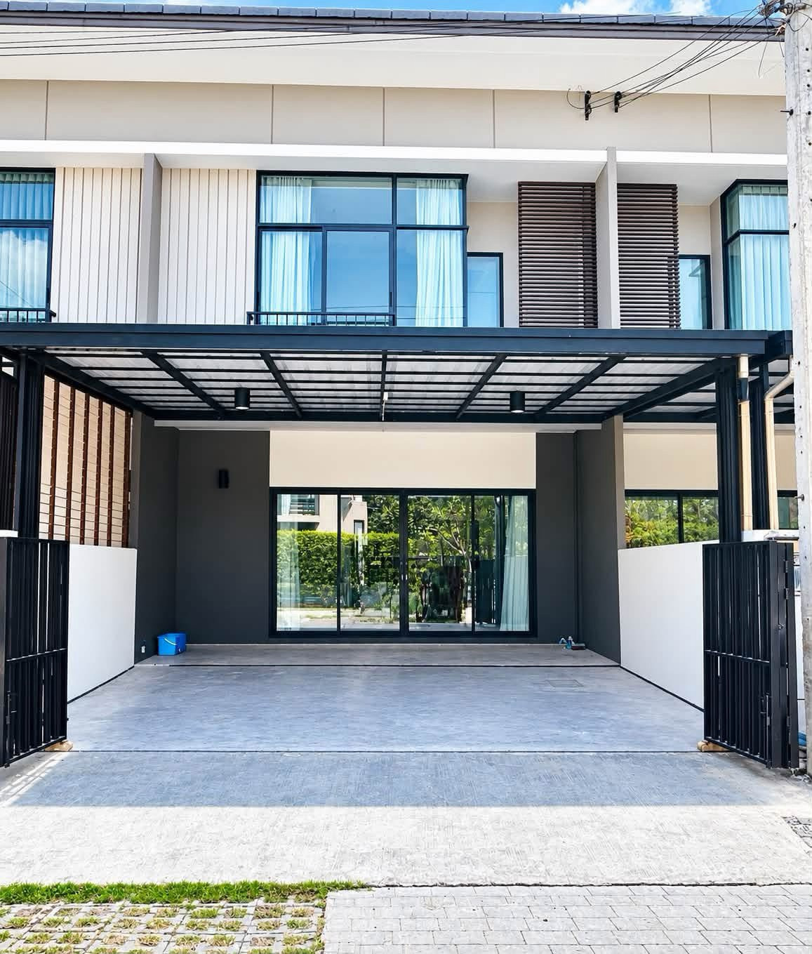 2-story townhouse for sale, Pruksa Ville 85, along Khlong Thawi Watthana, Salaya, Phutthamonthon, Phetkasem, Bang Khae, at the beginning of the project. Added to the front and back, 22.5 sq m., selling with tenant, return 6% per year. 2-story townhouse for sale, Pruksa Ville 85, along Khlong Thawi Watthana, Salaya, Phutthamonthon, Phetkasem, Bang Khae, at the beginning of the project. Added to the front and back, 22.5 sq m., selling with tenant, return 6% per year.