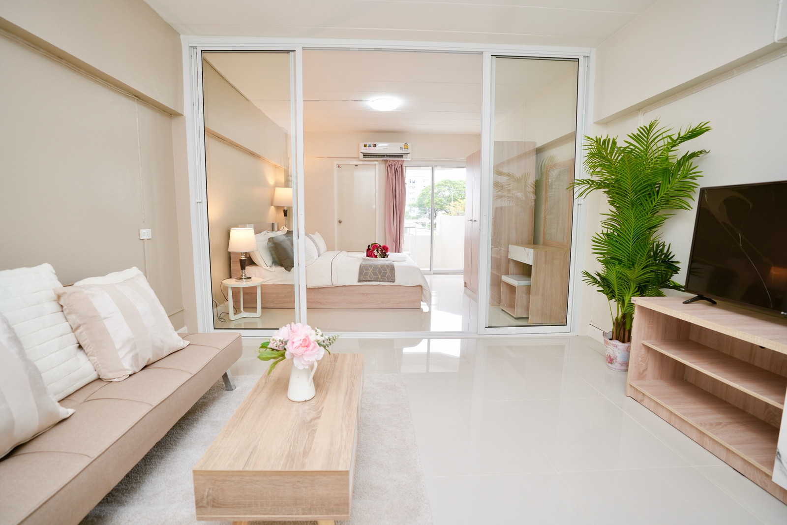 ✨🏢  ราม 53 เพลส ✔️  ห้องสวย เฟอร์นิเจอร์ และเครื่องใช้ไฟฟ้า ครบ ✔️  ลมดี พร้อมอยู่ หิ้วกระเป๋าเข้าอยู่ได้เลย ✔️  เลี้ยงสัตว์ได้ 🐾 – รูปที่ 2