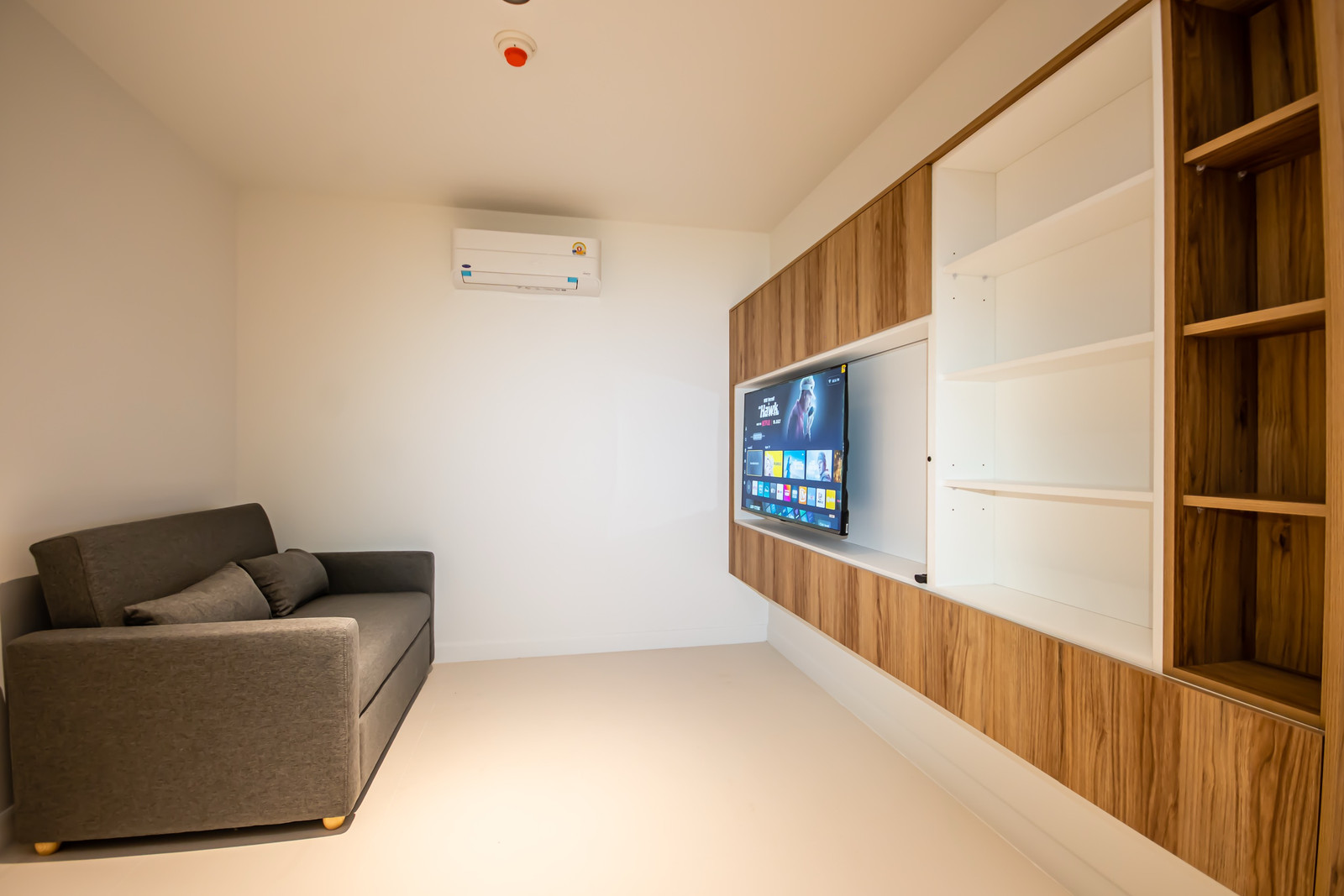 Executive 2-Bedroom Residence | 60+ sq.m. | Sukhumvit 71 | THB 35,000/month  Rare Space | Modern Luxury | Prime City Location – รูปที่ 2