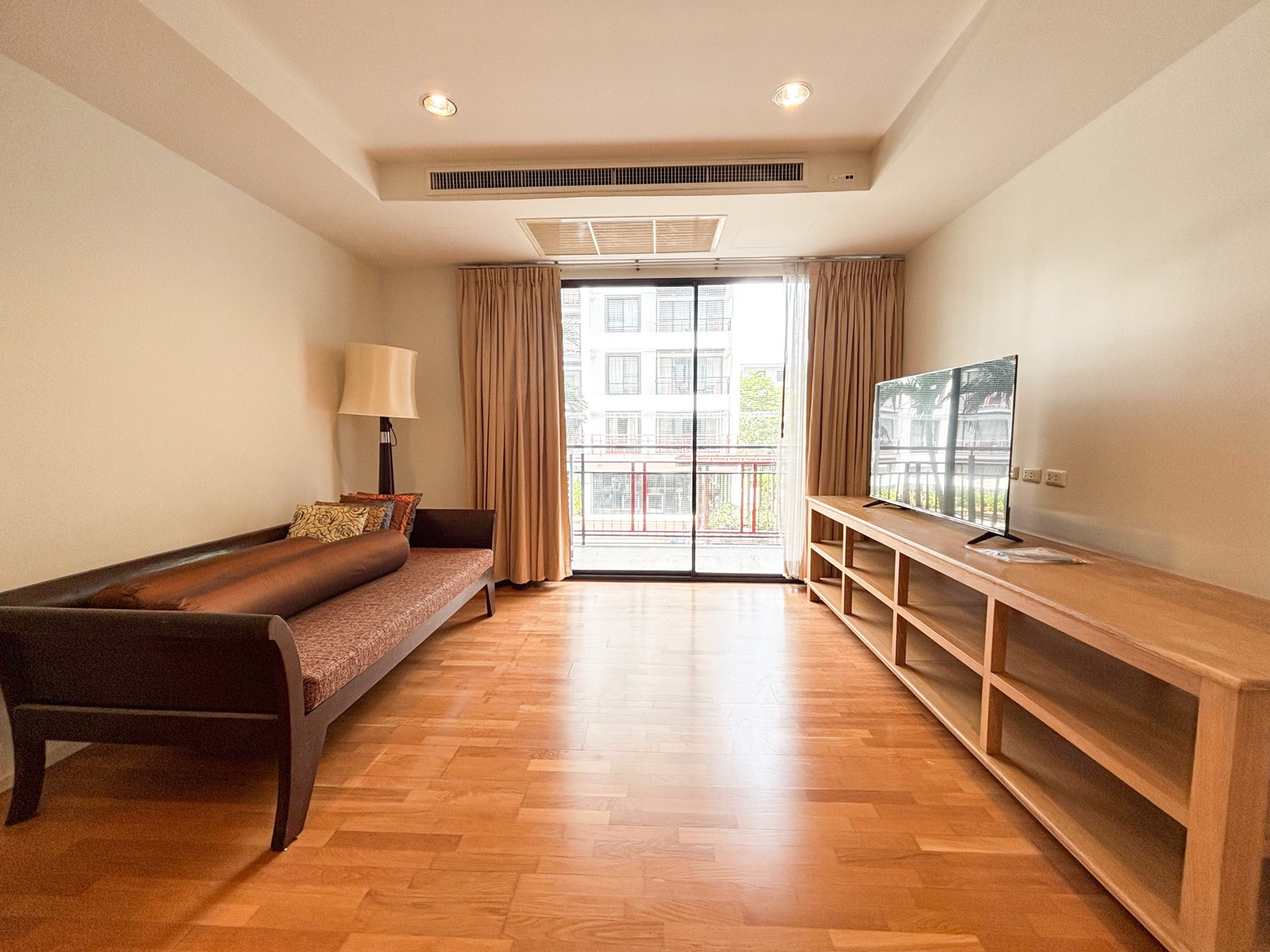🏡 ให้เช่า | Amanta Ratchada 🌿 ห้องใหญ่ 84 ตร.ม. | Pool View | บรรยากาศรีสอร์ท ✨ รีโนเวทใหม่ทั้งห้อง + เครื่องใช้ไฟฟ้าใหม่ยกชุด พร้อมเข้าอยู่ – รูปที่ 2