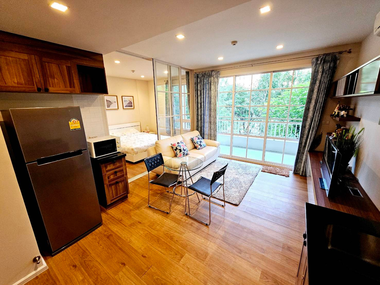 Condo Autumn Hua Hin, next to Suan Son golf course, close to the sea, full central garden, fully furnished, ready to move in. Condo Autumn Hua Hin, next to Suan Son golf course, close to the sea, full central garden, fully furnished, ready to move in.