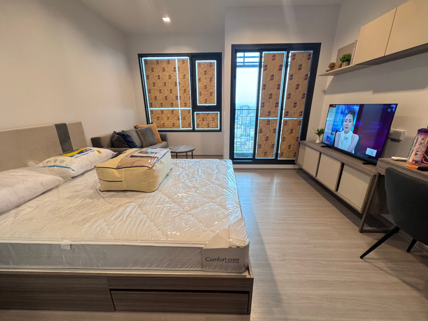Life Sathorn Sierra, beautiful new room, available and ready for rent, 1 bedroom, near BTS Talat Phlu, fitness 24 hrs., very beautiful central area.