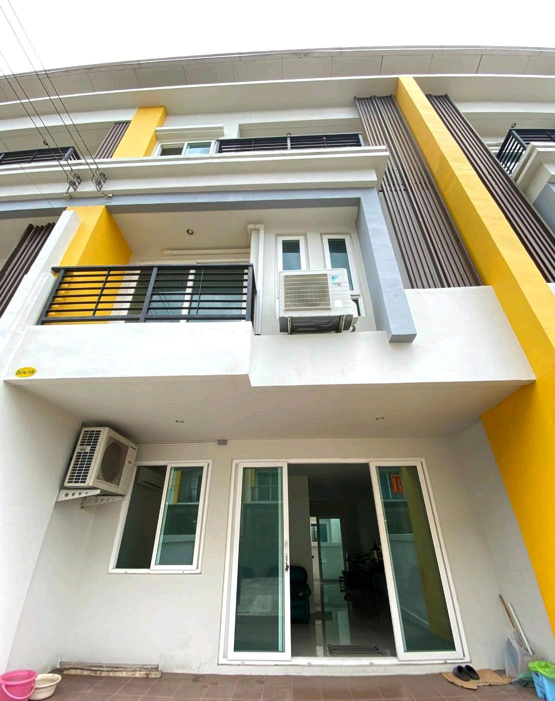 For rent: 3-story townhome 27 sq m., on Lat Krabang Road, near Suvarnabhumi Airport, only 1 kilometer. For rent: 3-story townhome 27 sq m., on Lat Krabang Road, near Suvarnabhumi Airport, only 1 kilometer.