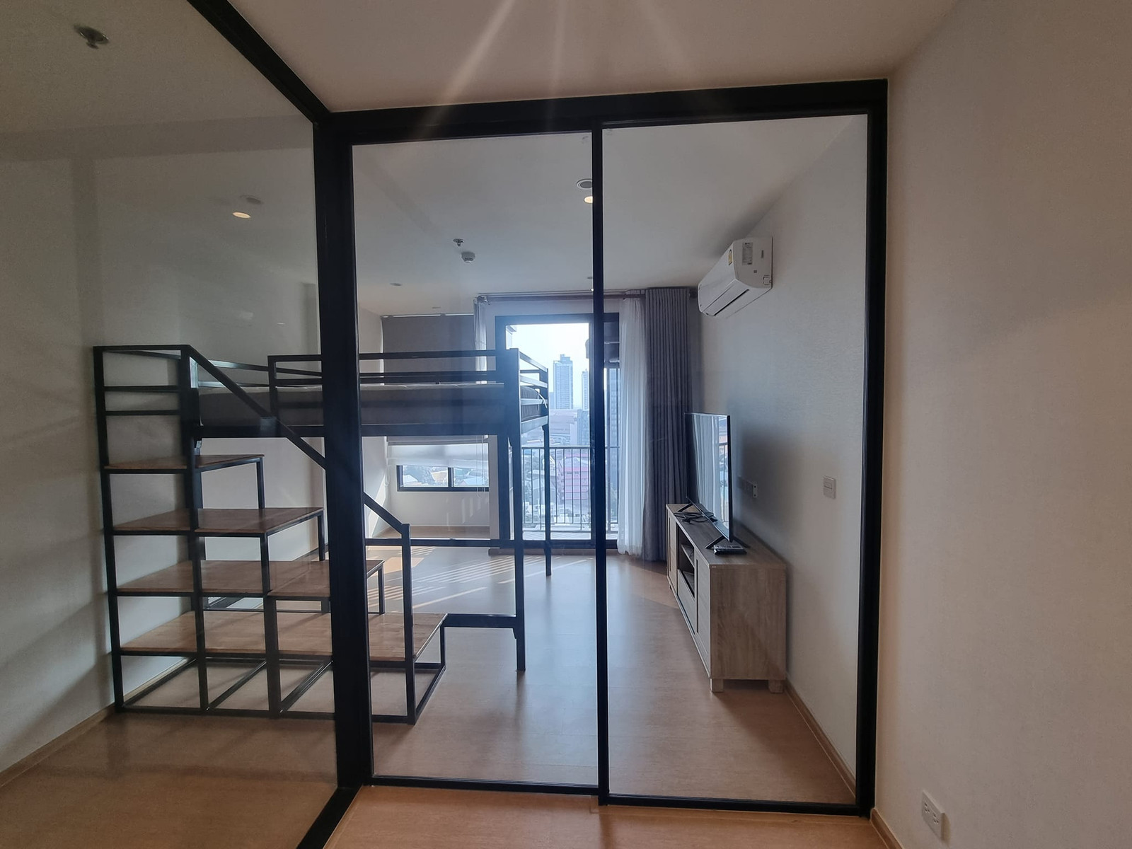 🐶🐱 Pet-Friendly Condo ready to move in immediately, Ekkamai location, Phra Khanong Nuea. 🐶🐱 Pet-Friendly Condo ready to move in immediately, Ekkamai location, Phra Khanong Nuea.
