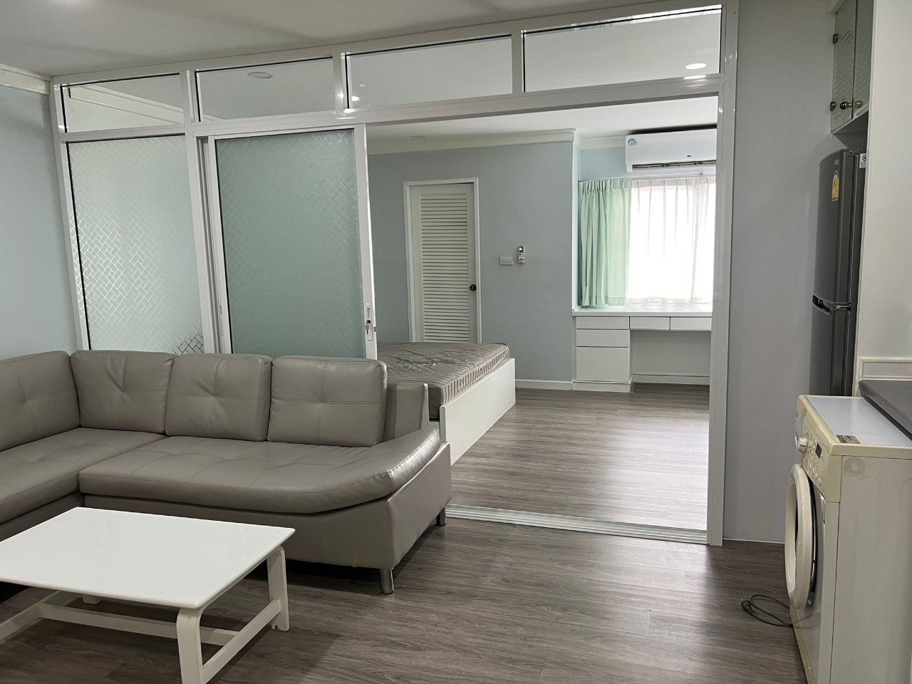 Pet friendly back into stock ^^, walkable to BTS Thonglor with 40 sqm. located on 8th floor only 25k!!!! @ 49 Suites. Pet friendly back into stock ^^, walkable to BTS Thonglor with 40 sqm. located on 8th floor only 25k!!!! @ 49 Suites.