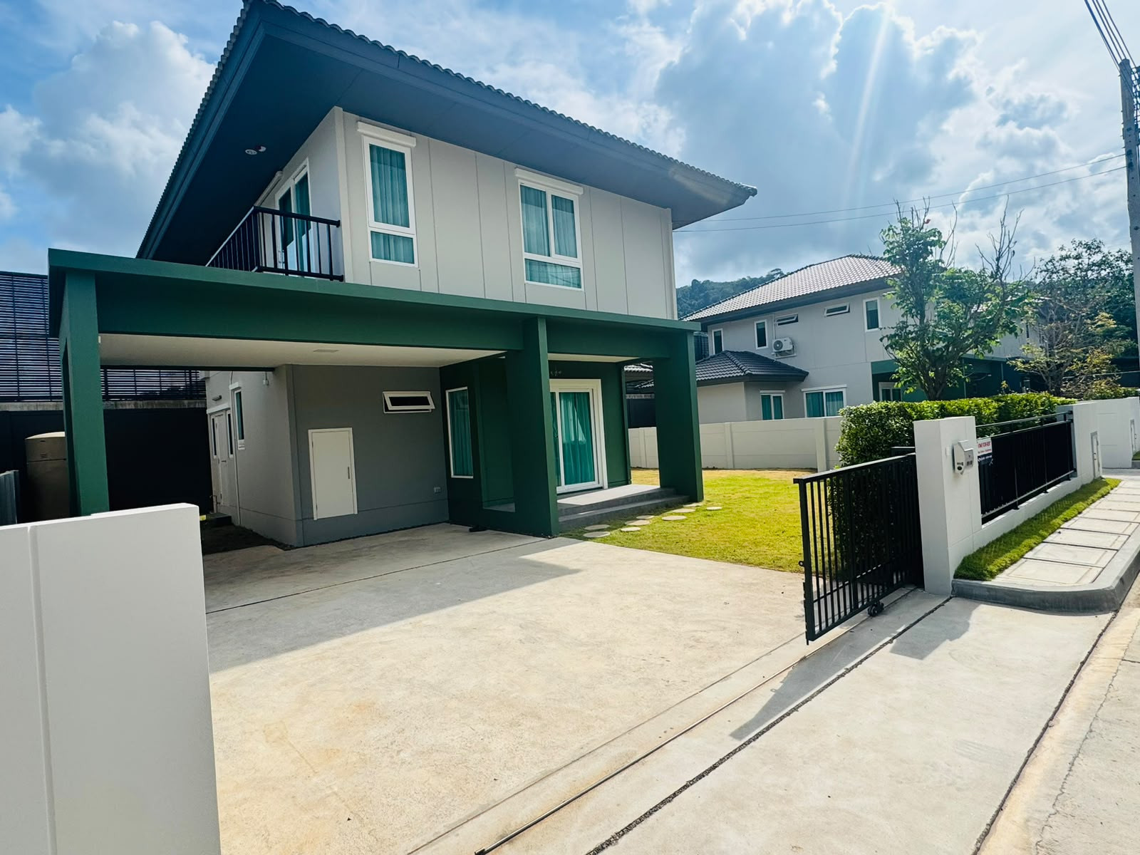 Bespoke Family Hideaway | Contemporary 4-Bedroom Home with Full Designer Furnishings 