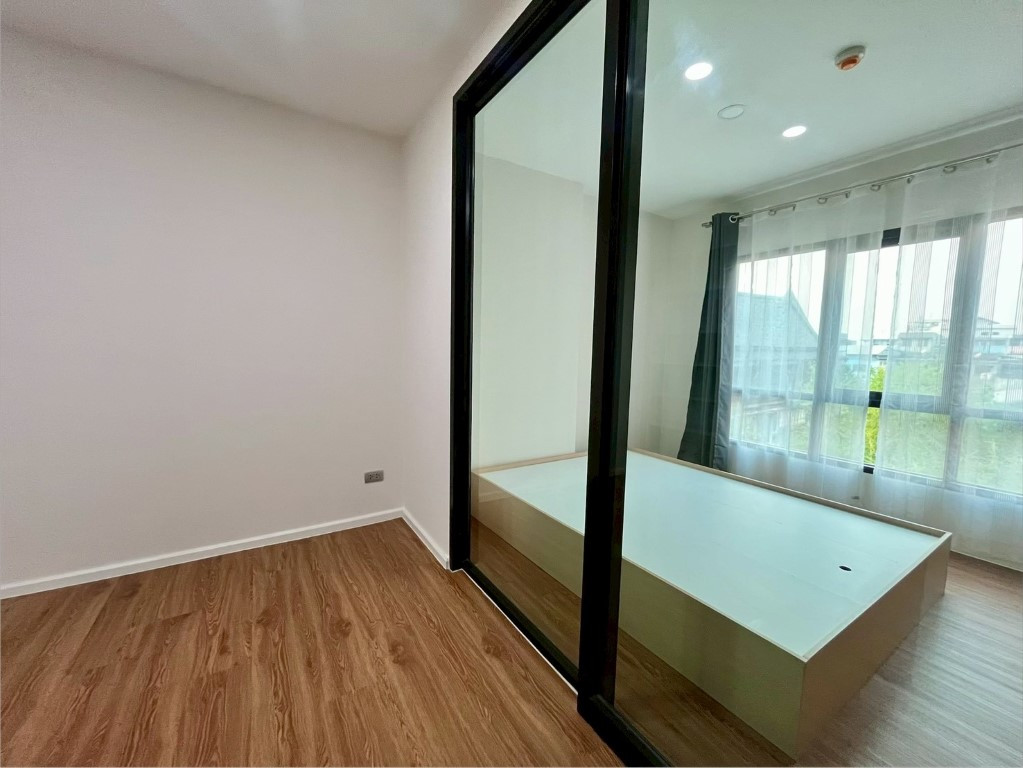 Cheapest in this area!! Condo Alive Sukhumvit 76, beautiful room with built-in furniture, prime location, close to 2 BTS lines, no flooding!! Cheapest in this area!! Condo Alive Sukhumvit 76, beautiful room with built-in furniture, prime location, close to 2 BTS lines, no flooding!!