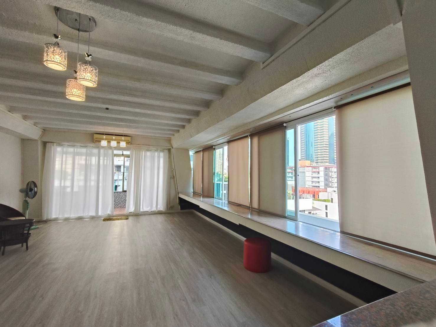For Rent : Diamond Tower Silom , A Spacious 2 bedroom 1 bathroom, 132 sq.m , Big Balcony. – รูปที่ 2