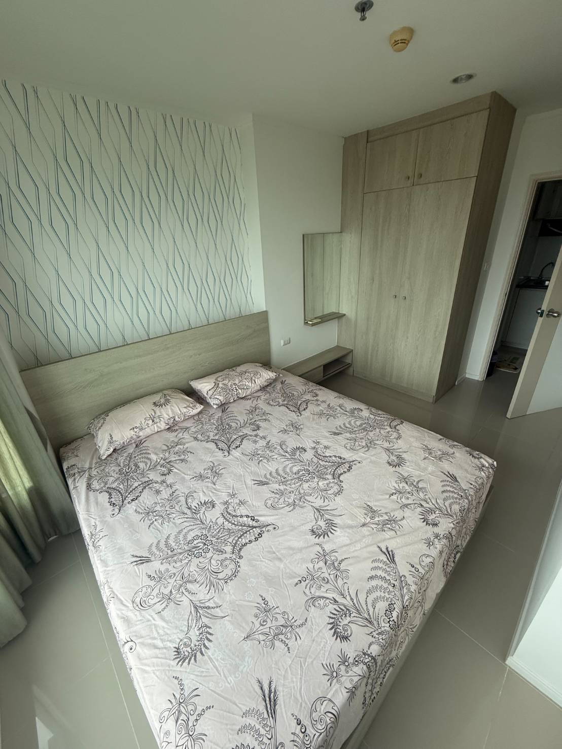 Condo for rent, Lumpini Park Beach Jomtien, Building B, 24th floor, size 32 sq m, high floor, beautiful view, good wind, good condition, clean, ready to drag your bags and move in immediately!