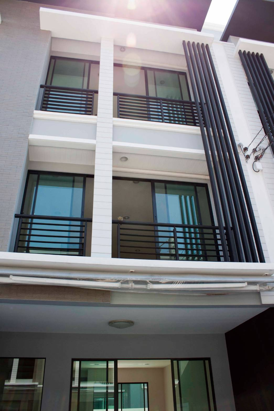 Townhome for rent Baan Klang Muang Rama 9 - Ramkhamhaeng, near Big C Hua Mak, only 5 minutes.