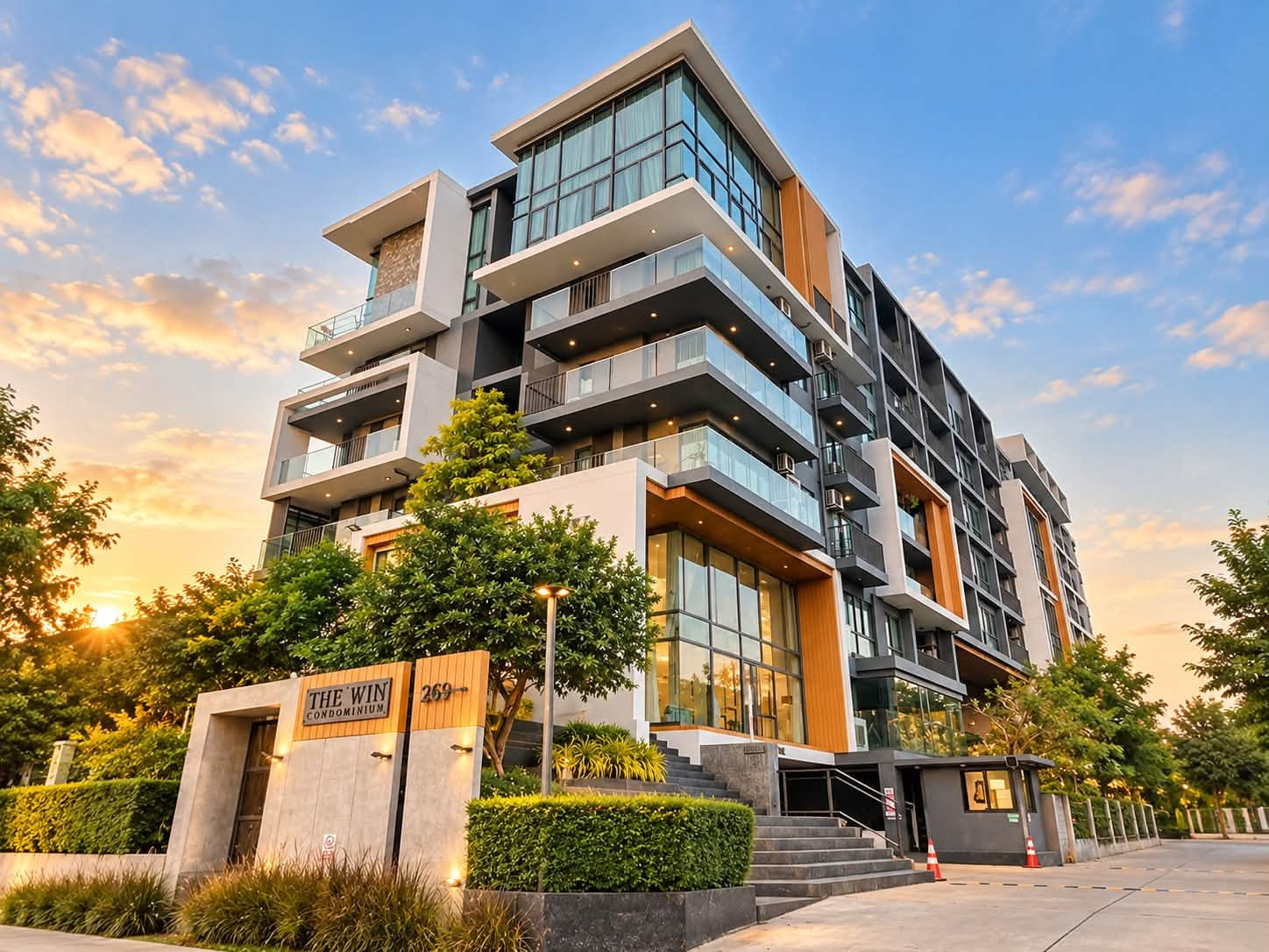 Duplex condo, 2 floors, large size 130 sq m, decorated in loft style. Duplex condo, 2 floors, large size 130 sq m, decorated in loft style.