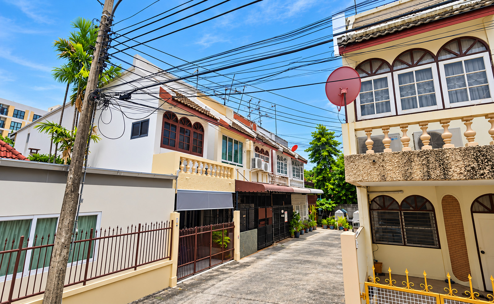 For Sale: Newly Renovated Townhouse in Ladprao 48 Prime Central Location | Convenient Transportation | Near MRT &amp; Expressway