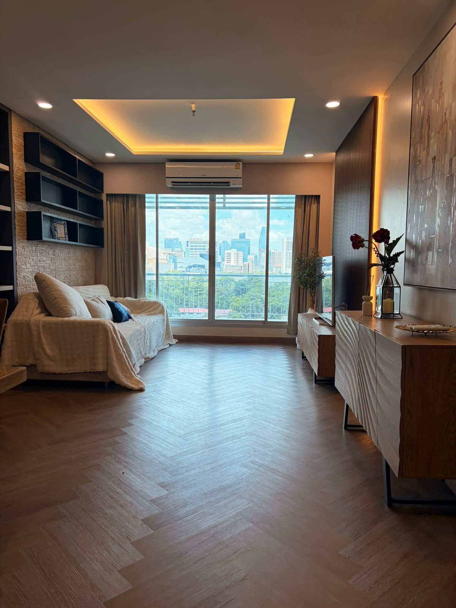 📍 The Address Siam, corner room, 12th floor, Siam Paragon view, near BTS Ratchathewi 300 meters. 📍 The Address Siam, corner room, 12th floor, Siam Paragon view, near BTS Ratchathewi 300 meters.
