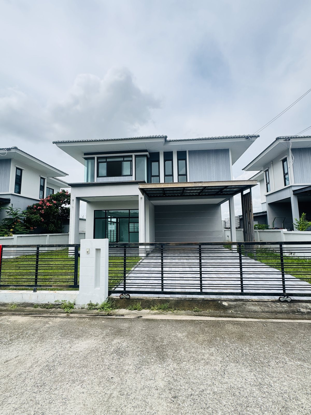 บ้านเดี่ยว 2 ชั้นใหม่ สายลมเย็น แกรนด์วิว ไฮเวย์ 36 นิคมพัฒนา ระยอง เริ่ม 4.19 ล้าน