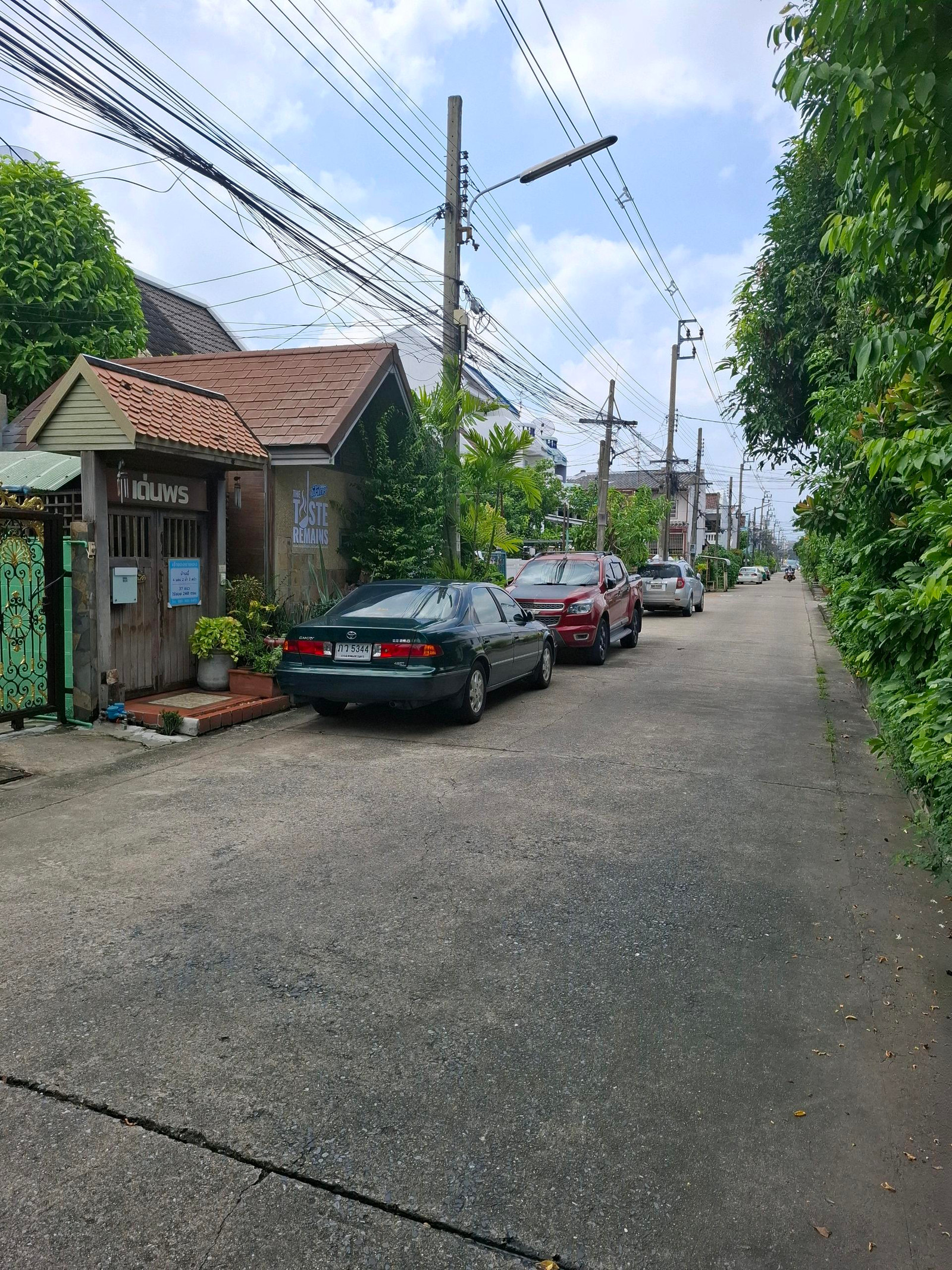 ขายทาวน์เฮ้าส์หลังใหญ่ 37 ตร.ว. นวมินทร์ 80 พื้นที่ใช้สอย 240 ตร.ม. (น้ำไม่ท่วม 100%) พร้อมโครงสร้างครัวสแตนเลสร้านอาหารเก่า  – รูปที่ 2