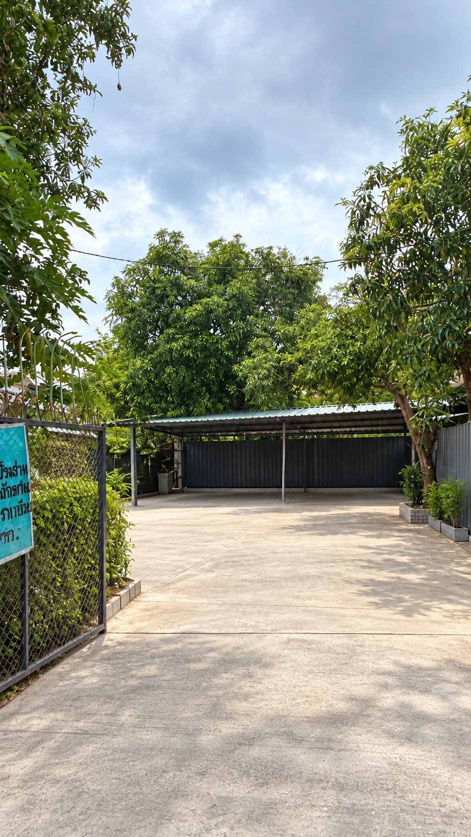 Land for sale, Yen Akat 2, Soi Prasat Suk, near CLARA restaurant. Land for sale, Yen Akat 2, Soi Prasat Suk, near CLARA restaurant.