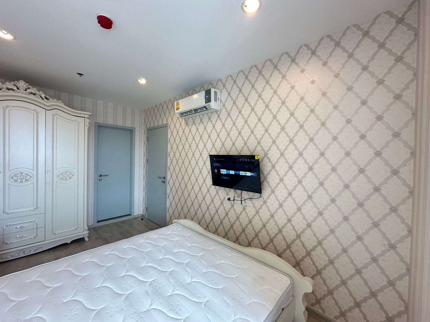*** Condo for rent : Ideo Mobi Charan-Interchange *** 