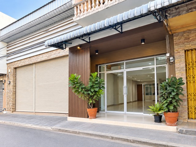 ใกล้ศาลหลักเมืองชุมพร 600 ม. 80 ตร.วา. 136 ตร.ม. ท่าตะเภา รร.สหศึกษาชุมพร 450 ม. อาคารพาณิชย์ชั้นเดียว ทำเลใจกลางเมืองชุมพร 1 นอน 1 น้ำ – รูปที่ 2